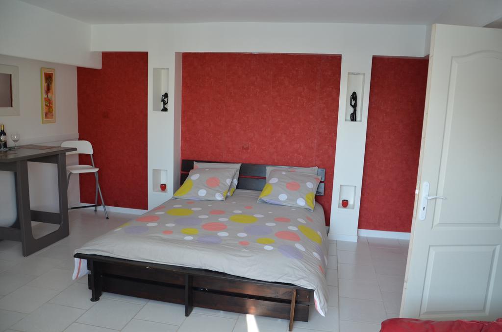 Bed and Breakfast Jardin De Marceau Blasimon Habitación foto